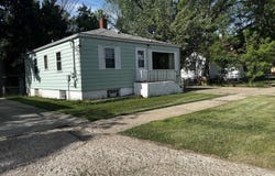 808 6TH AVE, Minot, ND 58703