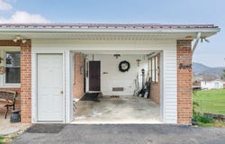 2516 Pinewood Dr, Draper, VA 24324