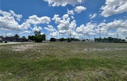 1204 SE 9th Court, Cape Coral, FL 33990