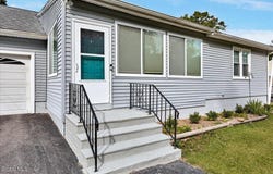 135 Gordon Road, Schenectady, NY 12306