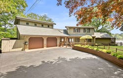 290 Oakridge Ave, North Attleboro, MA 02760