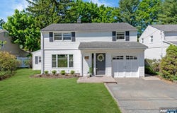 20 W Saddle River Road, Waldwick, NJ 07463