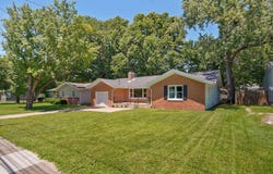 1309 E Bennett Street, Springfield, MO 65804