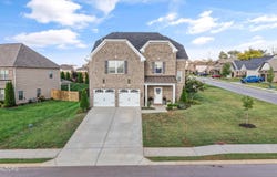 112 Silver Maple St, Lenoir City, TN 37771