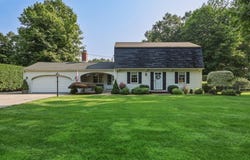 71 Cedar Rd, Longmeadow, MA 01106