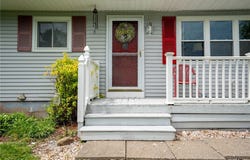 6453 Cloverleaf Drive, Lockport, NY 14094