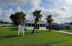 101 E Saint Louis Avenue, Seadrift, TX 77983