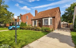 1242 Roslyn Road, Grosse Pointe Woods, MI 48236