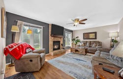 729 74th St NE, CedarRapids, IA 52402