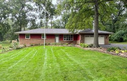 8482 N CREEK RD, ROSCOE, IL 61073