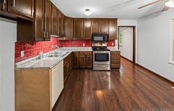 701 O Hwy, Laurie, MO 65037
