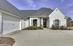 705 Queens Court, Flowood, MS 39232