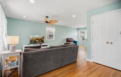 22 Park E, New Hyde Park, NY 11040