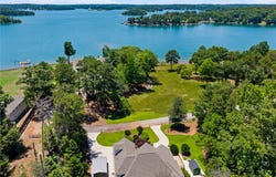 135 Sunset Bay Boulevard, Seneca, SC 29672
