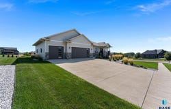 5601 E Chandler Dr, Sioux Falls, SD 57110