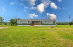 160 Indian Trl, Lockhart, TX 78644