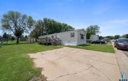 5703 W Owl Pl, Sioux Falls, SD 57107