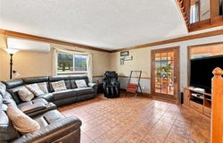 1322 S Kings Highway, Independence, MO 64055