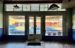 303 Main St, Smithville, TX 78957