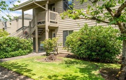 1922 LAKE ISLE Dr, Eugene, OR 97401