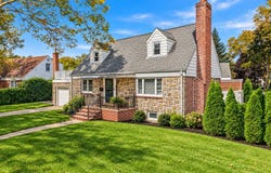 471 Beech Street, New Hyde Park, NY 11040