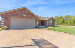 1910 N Midland Knoll Court, Siloam Springs, AR 72761