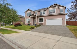 2104 S Sheppard St, Kennewick, WA 99338
