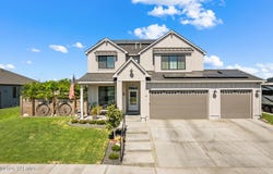 313 Ruby Ave, Grandview, WA 98930