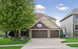15842 57th Place N, Plymouth, MN 55446