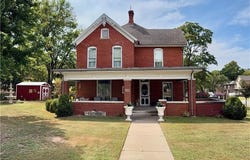 401 E Madison Avenue, Iola, KS 66749