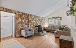 28 Yaphank Ave, Brookhaven, NY 11719