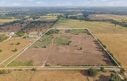 1265 County Road 410, Lexington, TX 78947