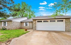 300 Pintail Cir, Altus, OK 73521