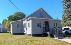 1302 Young St, Sault Ste Marie, MI 49783