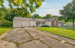 7904 E 87th Street, Raytown, MO 64138
