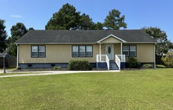 299 Riggs Road, Hubert, NC 28539