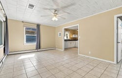 1035 N 6th Ave, Washington, IA 52353