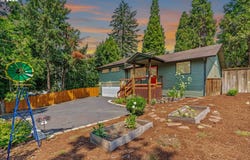 537 S 71ST St, Springfield, OR 97477