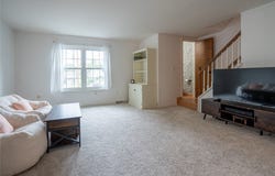 10 Walnut Ct, Blawnox, PA 15238