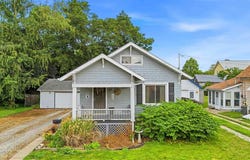 413 S 3rd Ave, Washington, IA 52353