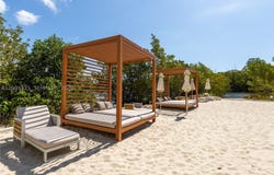 16385 Biscayne Blvd, North Miami Beach, FL 33160
