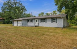 400 NW 48th TER, Topeka, KS 66617