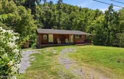 446 Lovers Lane, Townsend, TN 37882