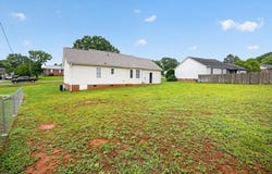 2202 Rolling Green Rd, Anderson, SC 29621