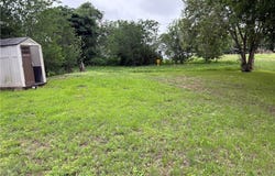 601 E 5th Street, Nixon, TX 78140