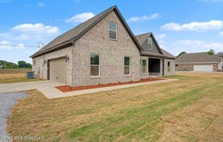 1300 Barr Road, Coldwater, MS 38618