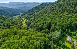 81 Summer Trees Lane, Burnsville, NC 28714
