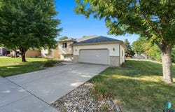 320 W 5th St, Tea, SD 57064