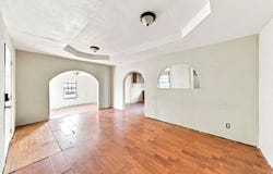 217 W Benbo St, Seguin, TX 78155