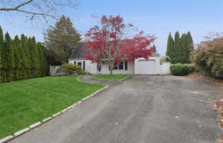 3 Meadowgrass Lane, Southampton, NY 11968